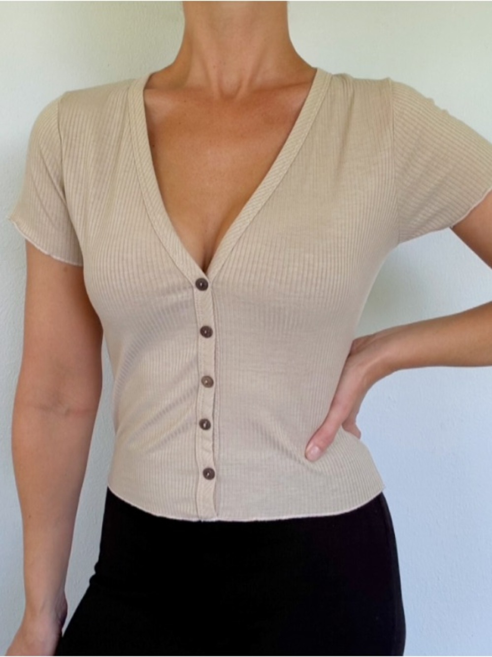 Livi by Olivia Rae tan ribbed knit button front v-neck tee size small